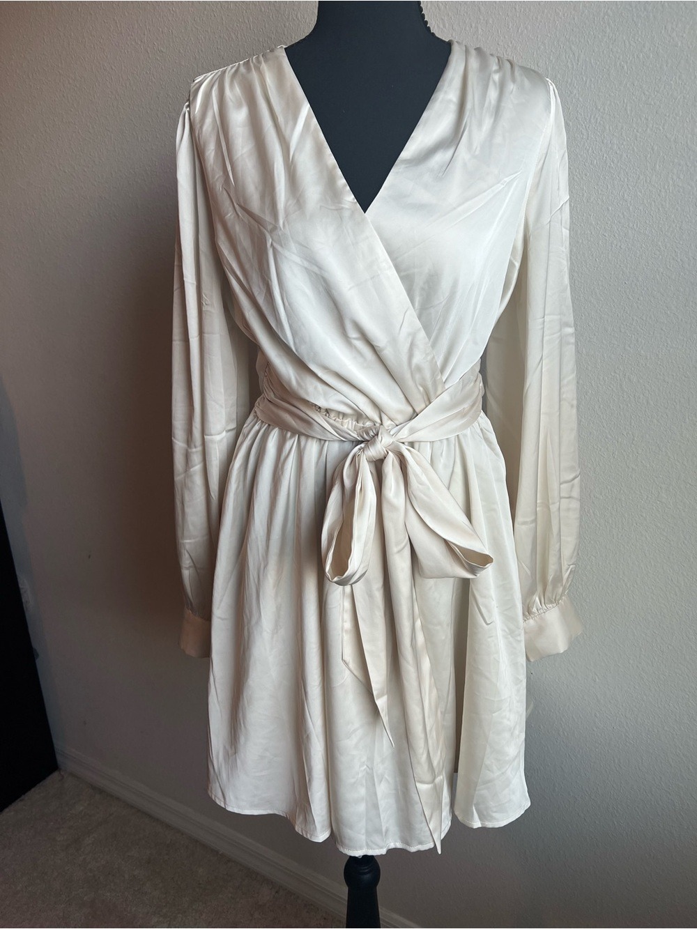 Express Cream V-Neck Surplice Long Sleeve Tie Waist Mini Dress - Picture 2 of 7